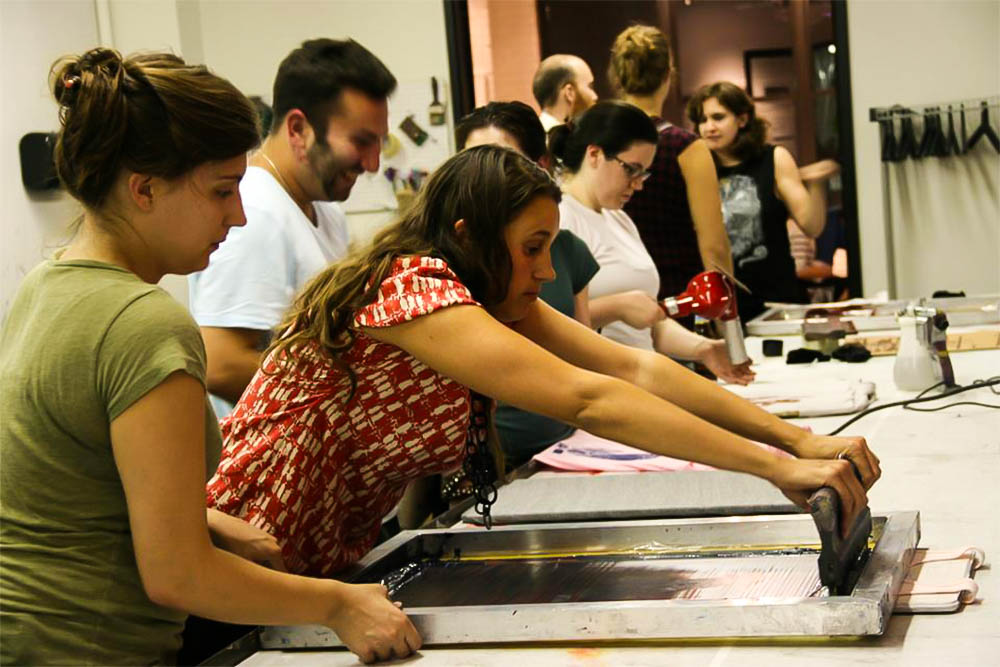 T shirt outlet screen printing workshop